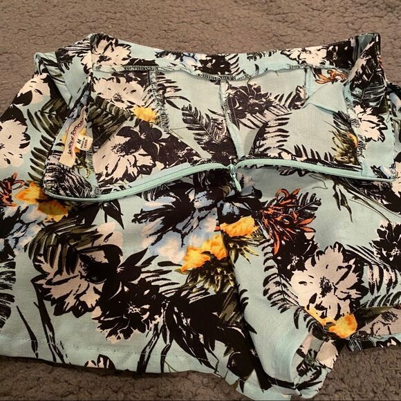 Jealous Tomato Tropical Print Skorts - Picture 12 of 13